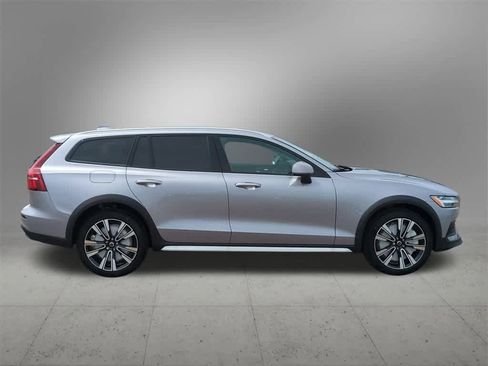 New 2026 Volvo V60 B5 Cross Country Ultra w/ Protection Package Premier image 7