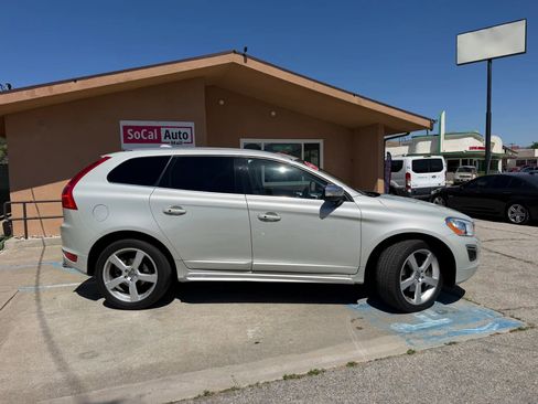 Used 2011 Volvo XC60 T6 R-Design w/ Convenience Pkg AWD/4WD image 2