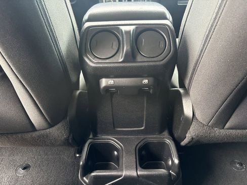 Used 2018 Jeep Wrangler Unlimited Sport S AWD/4WD image 25