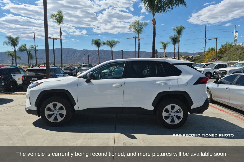 Used 2025 Toyota RAV4 LE AWD/4WD image 9