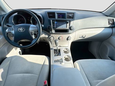 Used 2013 Toyota Highlander Plus image 25