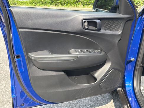 Certified 2025 Hyundai Venue Limited FWD image 11