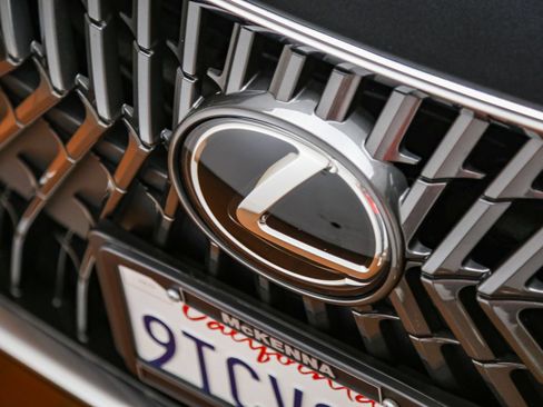Used 2025 Lexus ES 350 w/ Accessory Package (Z2) FWD image 9