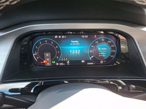 Certified 2025 Volkswagen Atlas Cross Sport SE image 18