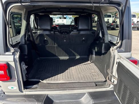 Used 2018 Jeep Wrangler Unlimited Rubicon AWD/4WD image 21