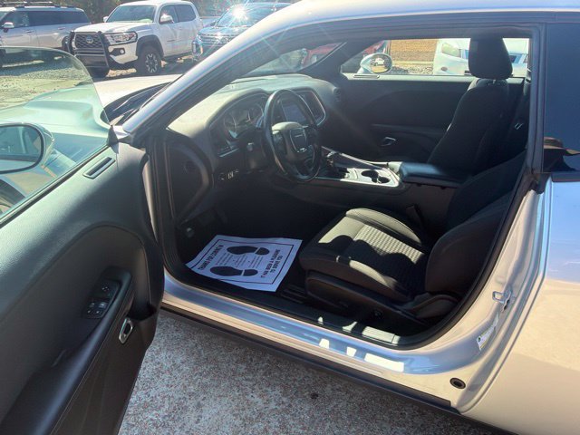 Used 2019 Dodge Challenger SXT RWD image 10