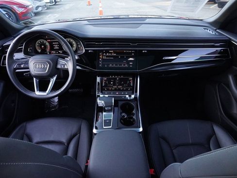 Used 2024 Audi Q8 Premium image 40