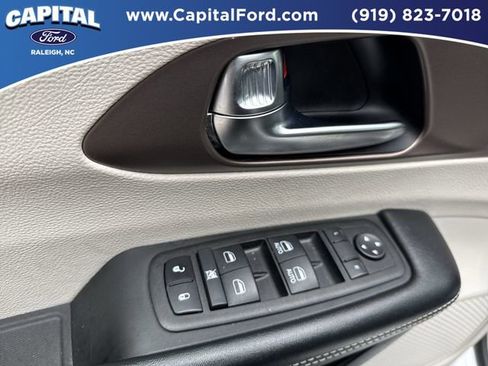 Used 2023 Chrysler Voyager LX FWD image 21