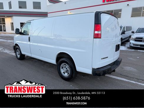 Used 2017 Chevrolet Express 3500 image 3