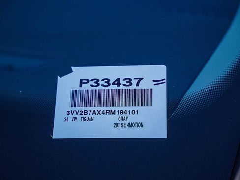 Used 2024 Volkswagen Tiguan SE image 30