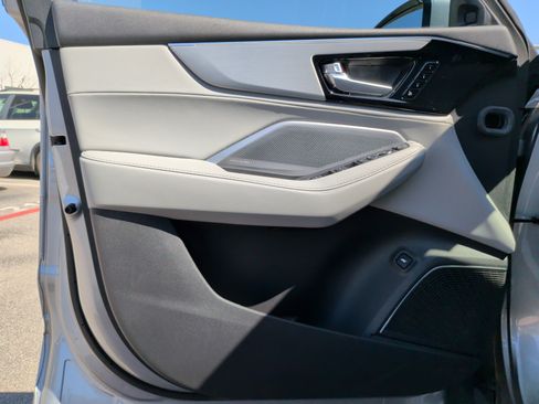 Used 2025 Acura MDX SH-AWD w/ Technology Package image 29