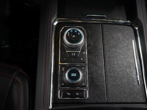Used 2024 Ford Expedition Limited AWD/4WD image 23