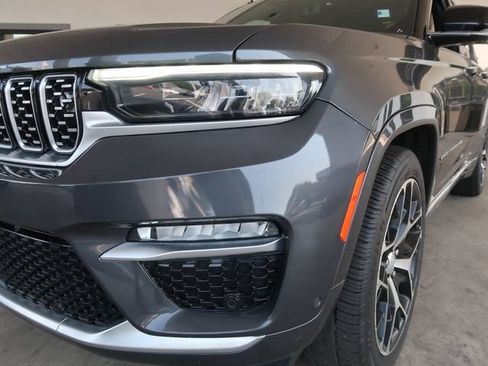 Used 2022 Jeep Grand Cherokee Summit AWD/4WD image 10