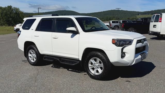 Used 2022 Toyota 4Runner SR5 AWD/4WD image 2