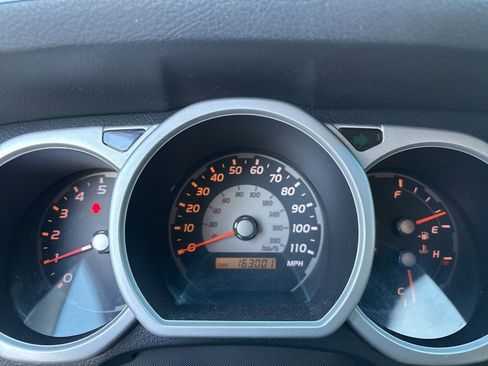 Used 2004 Toyota 4Runner SR5 image 11