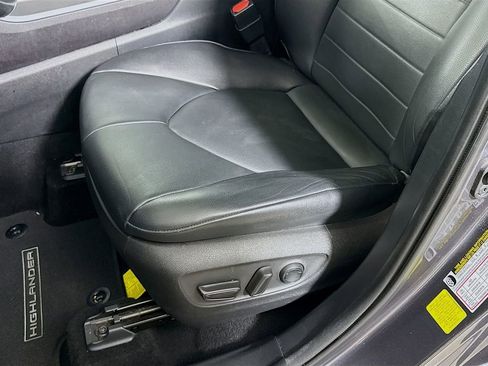 Certified 2020 Toyota Highlander XLE image 19