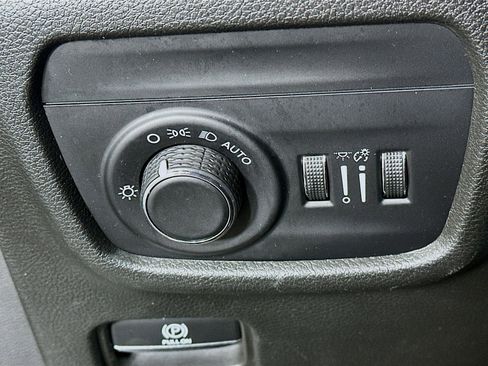 Used 2023 Jeep Grand Cherokee L Laredo RWD image 16