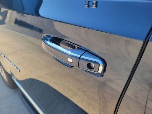 Used 2021 GMC Yukon XL SLT w/ SLT Premium Package image 10