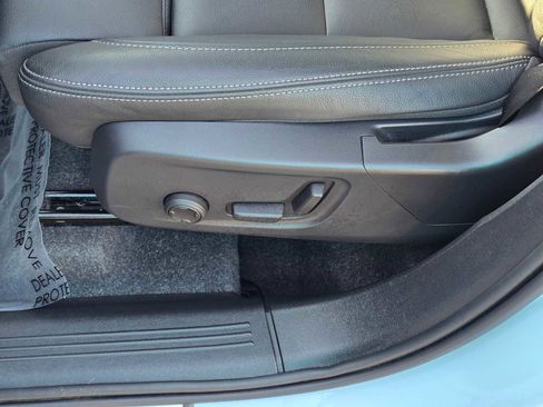 Certified 2025 Volvo XC40 B5 Plus image 23