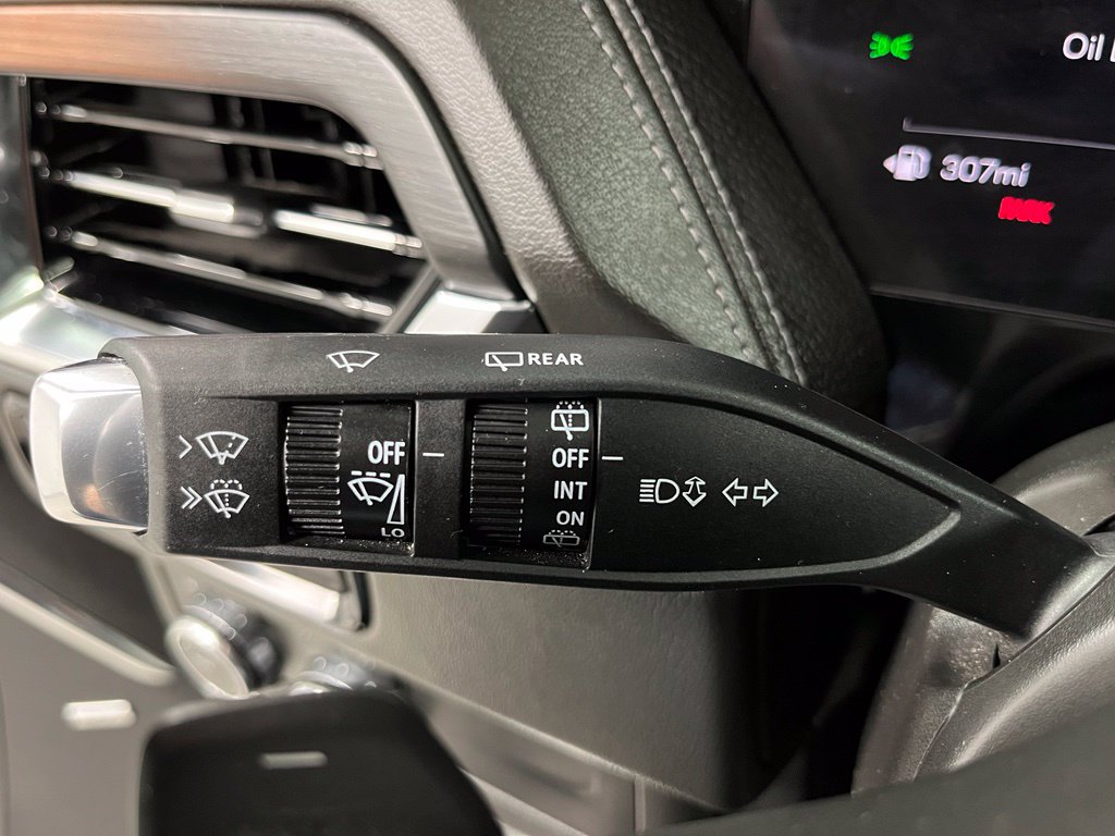 Used 2025 GMC Yukon XL Denali AWD/4WD image 28
