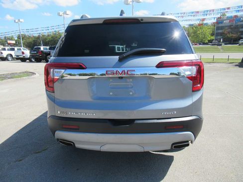 Used 2023 GMC Acadia SLT image 4