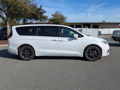 Used 2021 Chrysler Pacifica Touring w/ S Appearance Package image 2