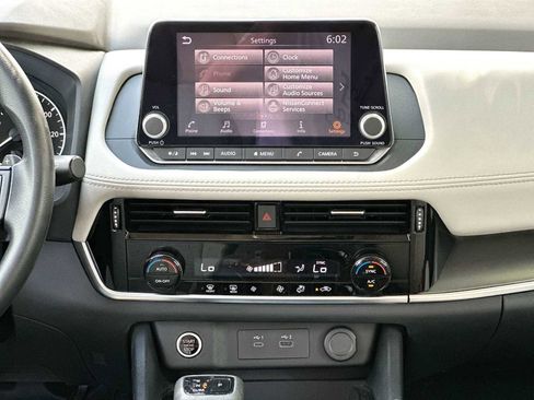 Used 2023 Nissan Rogue SV image 26