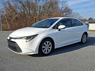 Used 2023 Toyota Corolla LE video 3