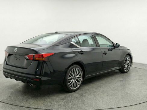 Used 2025 Nissan Altima 2.5 SV image 9