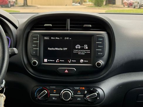 Used 2025 Kia Soul LX w/ LX Technology Package FWD image 17