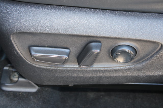 Used 2022 Toyota Highlander XLE FWD image 32