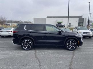 Used 2024 Mitsubishi Outlander SE video 2