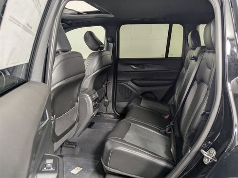 New 2025 Jeep Grand Cherokee Altitude image 25