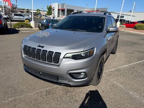 Used 2021 Jeep Cherokee Latitude Plus AWD/4WD image 5