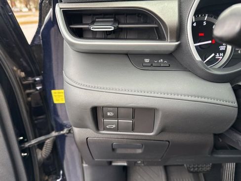 Used 2020 Toyota Highlander XLE image 20