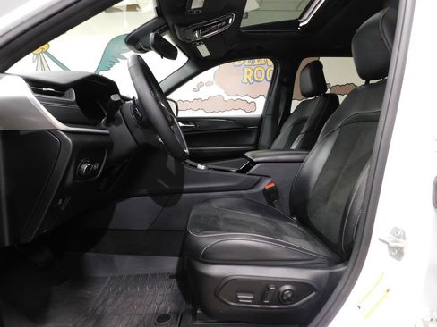 Used 2023 Jeep Grand Cherokee Altitude AWD/4WD image 27
