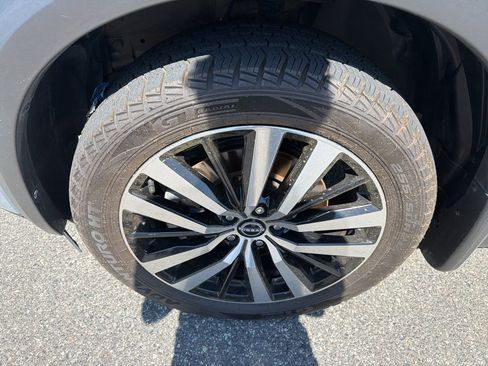 Used 2023 Nissan Pathfinder Platinum image 11