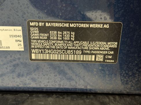 Certified 2025 BMW i5 xDrive40 w/ M Sport Package AWD/4WD image 26