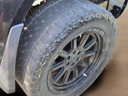 Used 2018 Nissan Frontier SV image 8