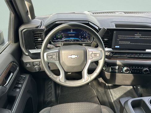 Used 2025 Chevrolet Silverado 2500 LT w/ Convenience Package AWD/4WD image 10