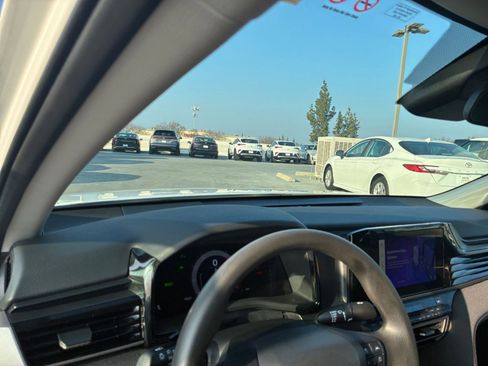 Used 2025 Toyota Camry LE image 32