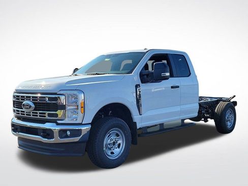 New 2026 Ford F350 XL w/ XL Chrome Package image 4