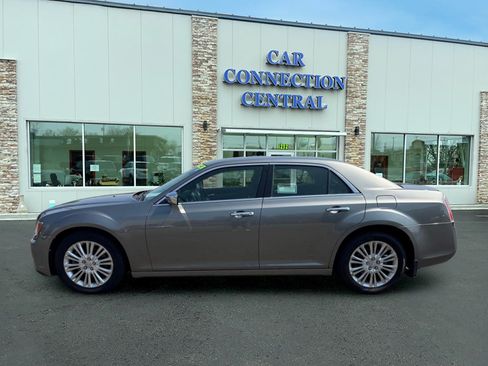 Used 2012 Chrysler 300 C AWD/4WD image 2