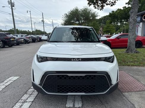 Used 2025 Kia Soul LX w/ LX Technology Package FWD image 3
