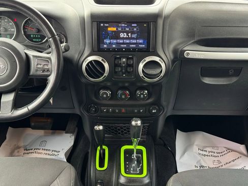 Used 2017 Jeep Wrangler Unlimited Sahara w/ Connectivity Group image 21