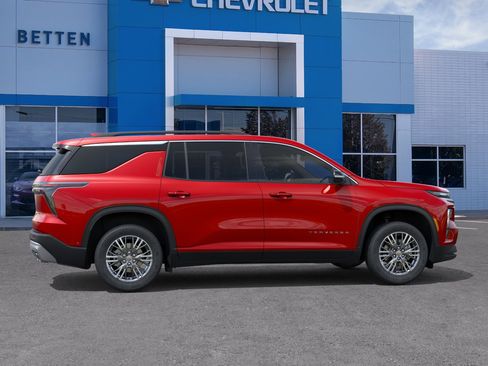 New 2026 Chevrolet Traverse LT w/ Driver Confidence Package AWD/4WD image 5