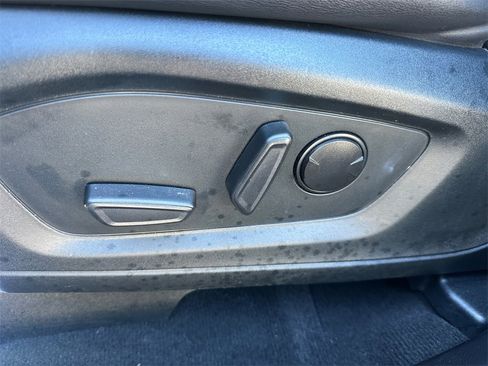 Used 2022 Ford Explorer XLT w/ Equipment Group 202A image 27