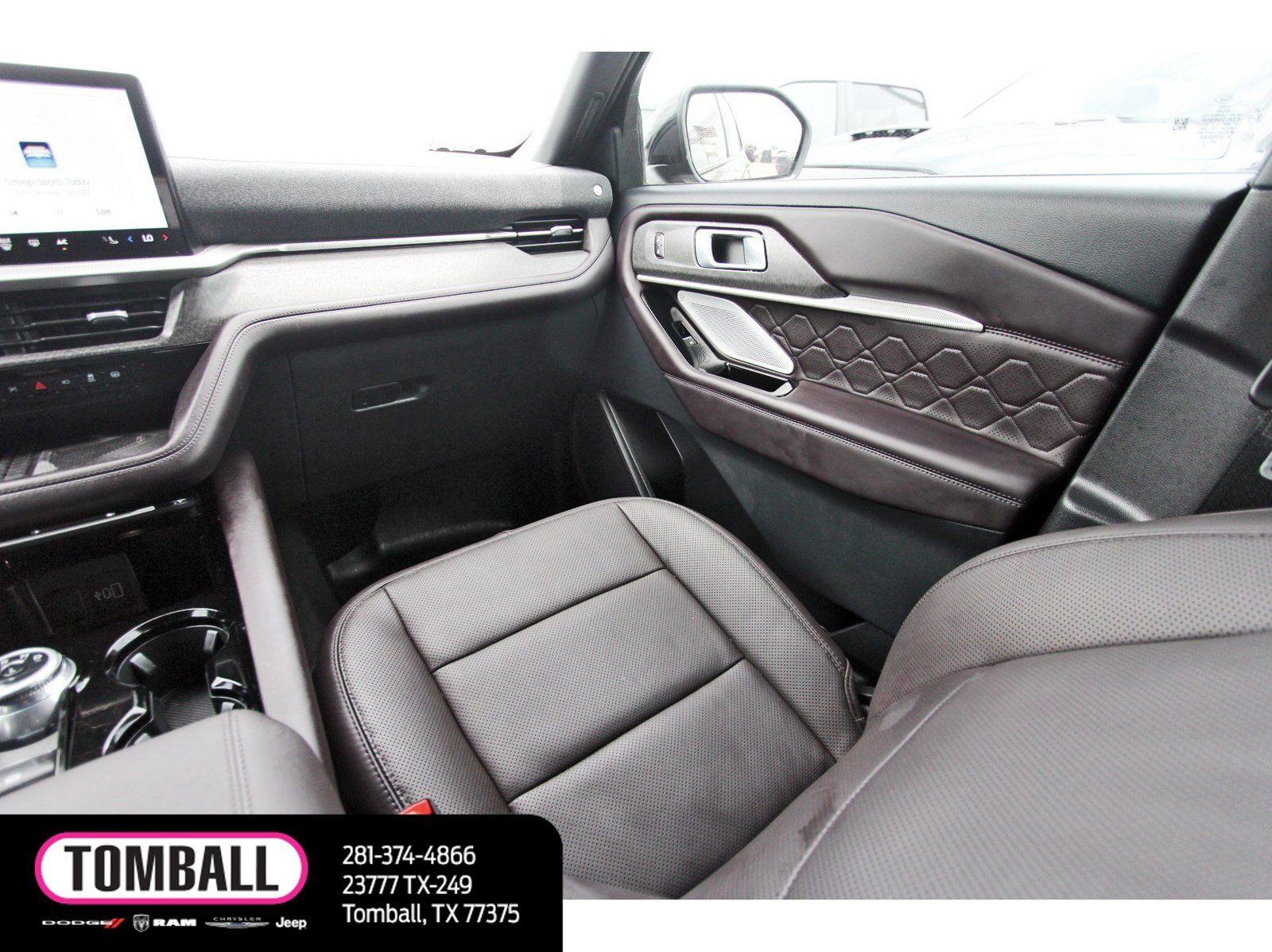 Used 2025 Ford Explorer Platinum w/ Ultimate Package AWD/4WD image 11