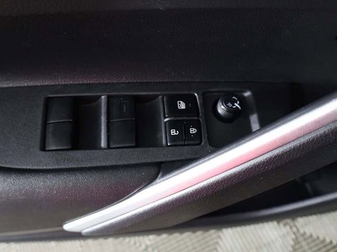 Used 2024 Toyota Corolla Cross LE image 33