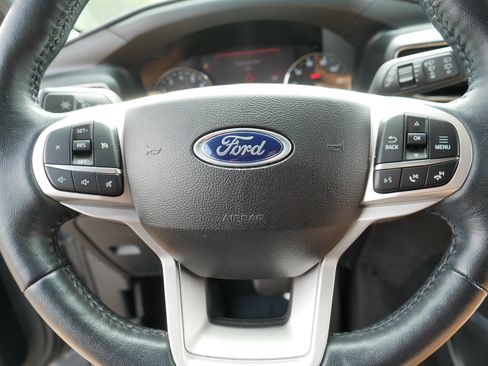 Used 2023 Ford Explorer XLT w/ Equipment Group 202A AWD/4WD image 25